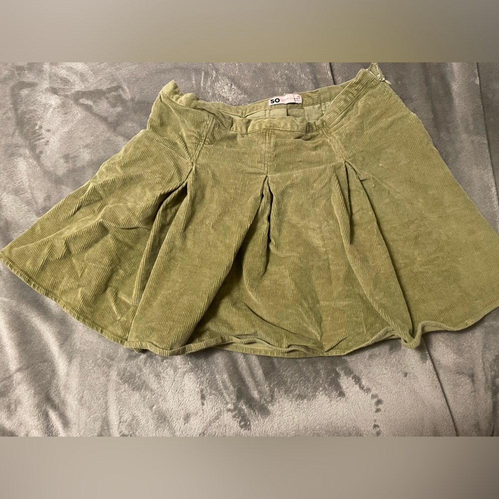 Green corduroy mini skirt 👗